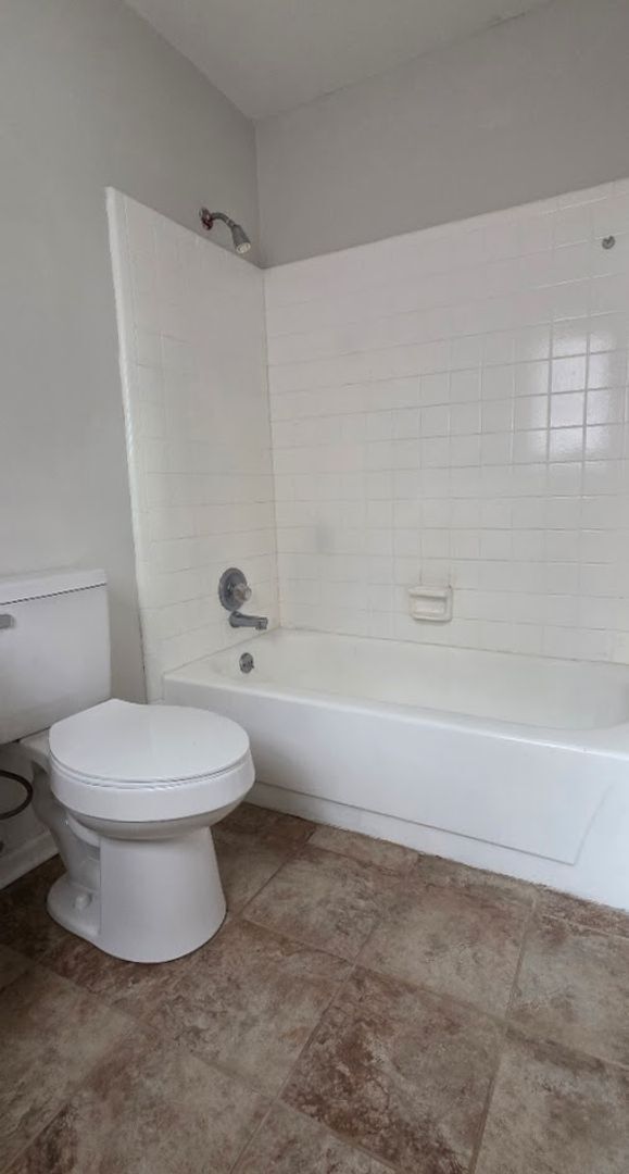 Building Photo - 133 Seminole Ave