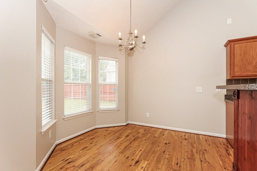 Building Photo - 128 Mary Joe Martin Dr