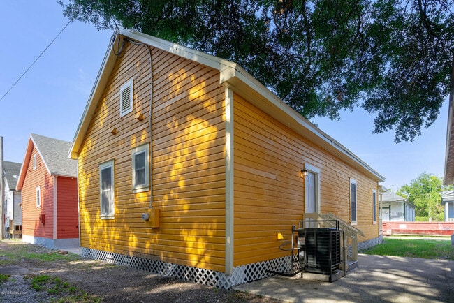 Building Photo - 1941 Redell St