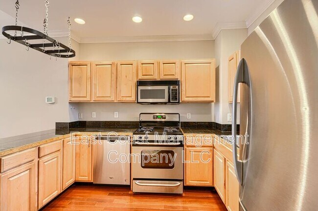 Building Photo - 1122 Scott St