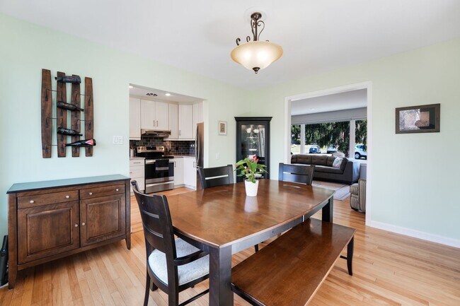 Building Photo - 5128 Linnean Terrace NW