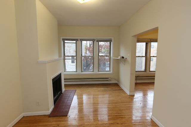 Building Photo - 836 W Barry Ave