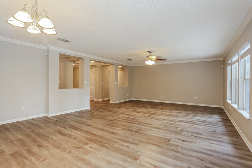 Building Photo - 12248 Pebble Point Dr W