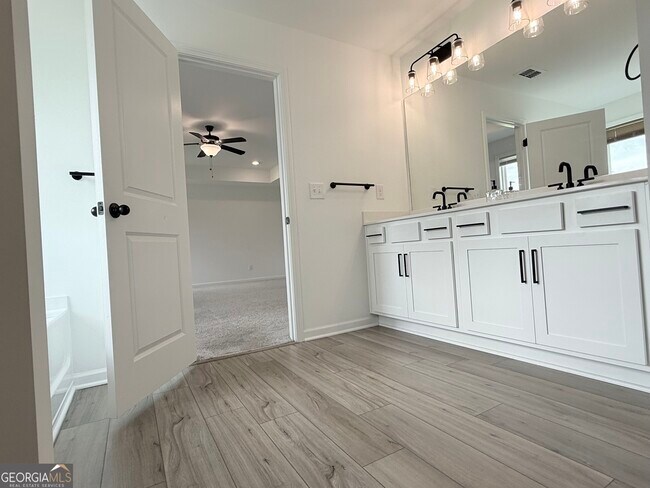 Building Photo - 207 Foxhill Dr