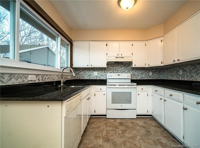 Building Photo - 333 Vincelette St