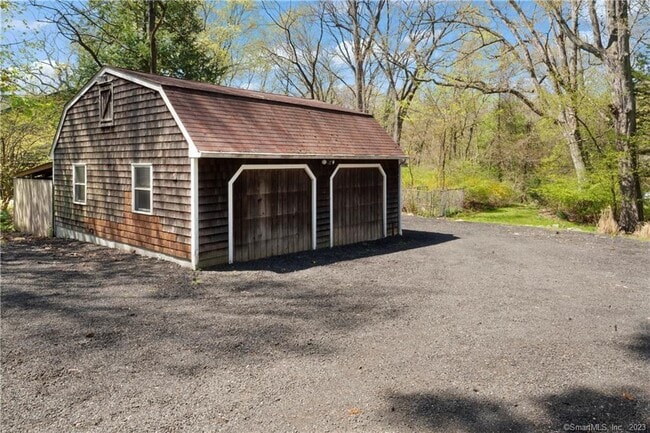 Building Photo - 588 Webbs Hill Rd