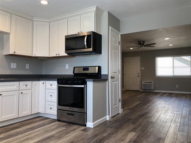 Building Photo - 1021 W Eighth St