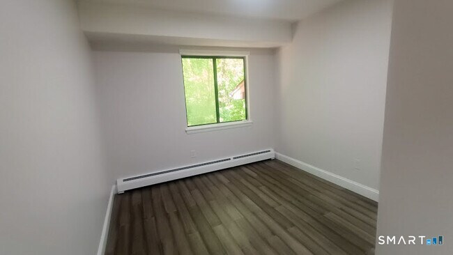Building Photo - 244 Oakville Ave