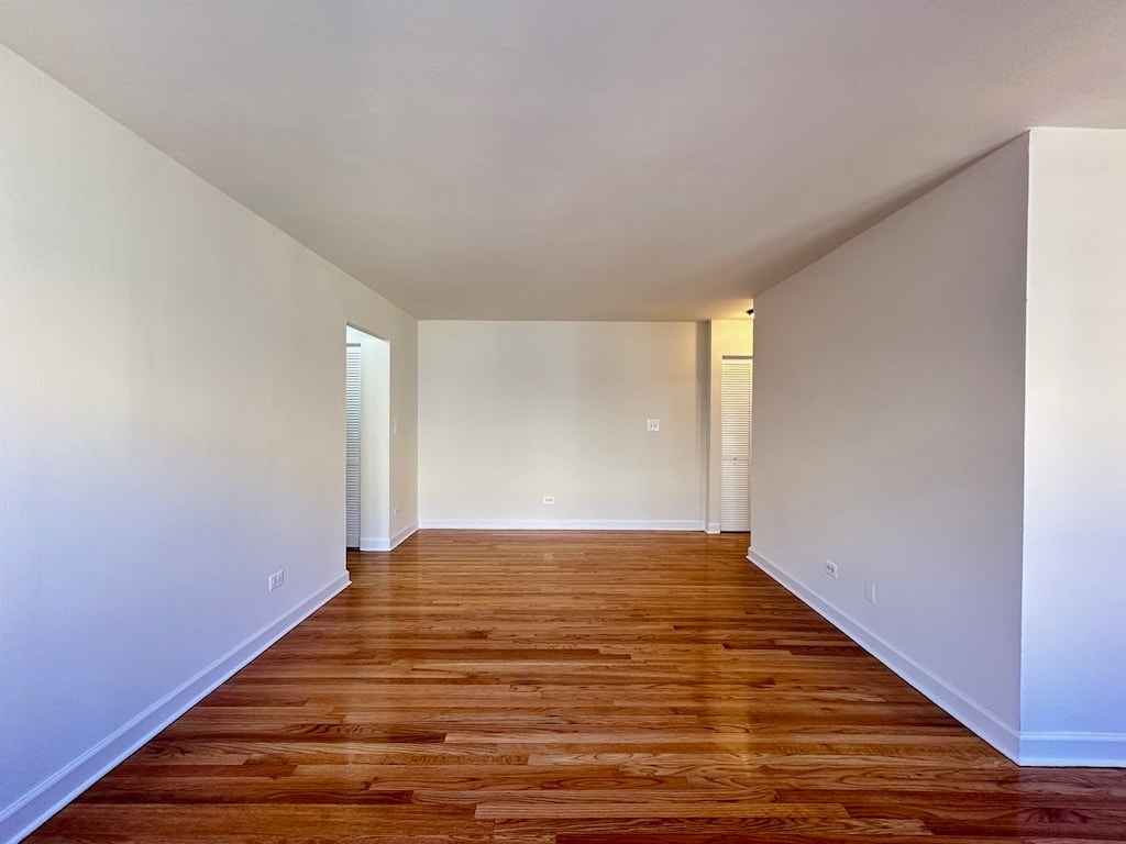 Building Photo - 6830 N Sheridan Rd