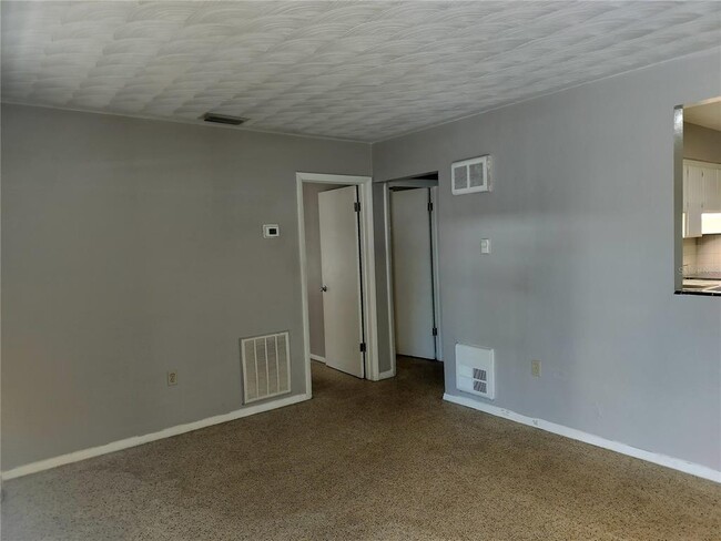 Building Photo - 215 Lark Ave