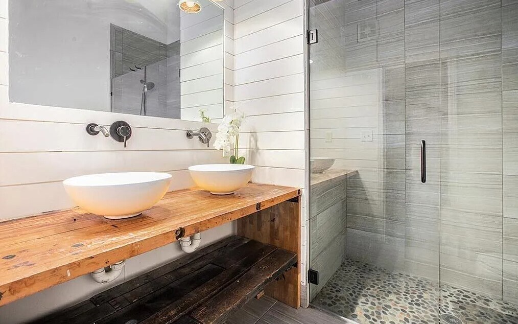 Full bath - 320 M L K Jr Dr SE