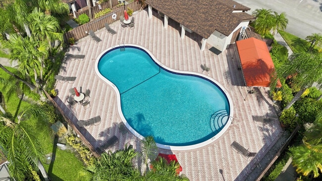 Building Photo - 2581 Carambola Cir N