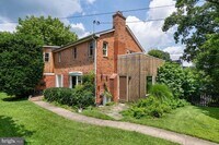 Building Photo - 6003 Madawaska Rd