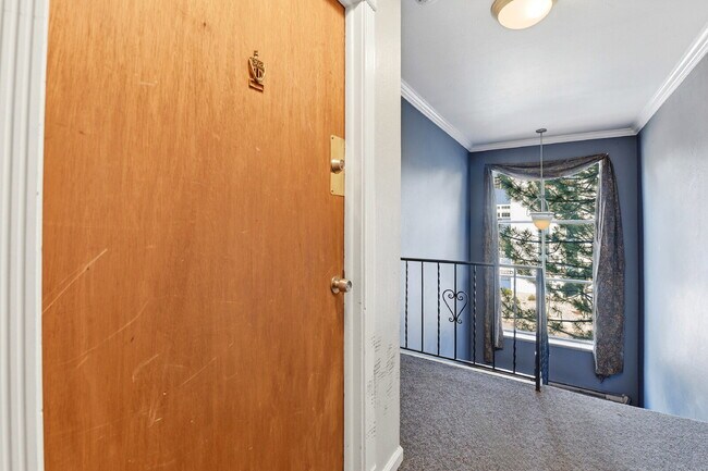 Building Photo - $1,220.95 with $300 off the first month's rent, 1 Bed - 1 Bath, Condo in Denver with Onsite Laundry!
