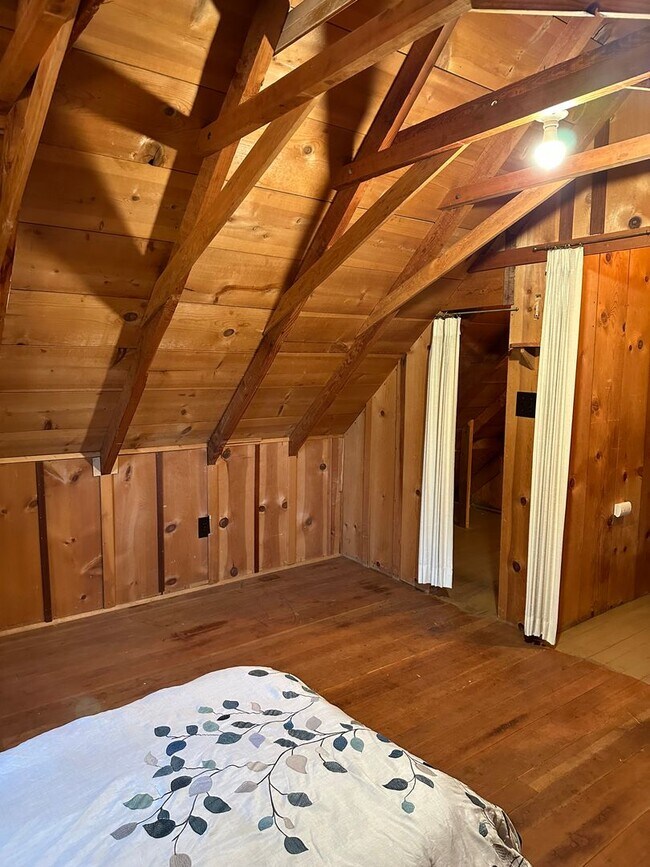 Building Photo - 3 Bedroom 1 Bath