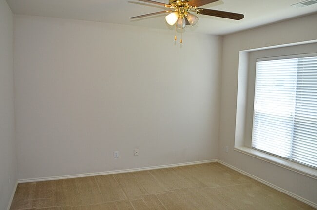 Building Photo - Charming 4-Bedroom Home in a Quiet Neighbo...