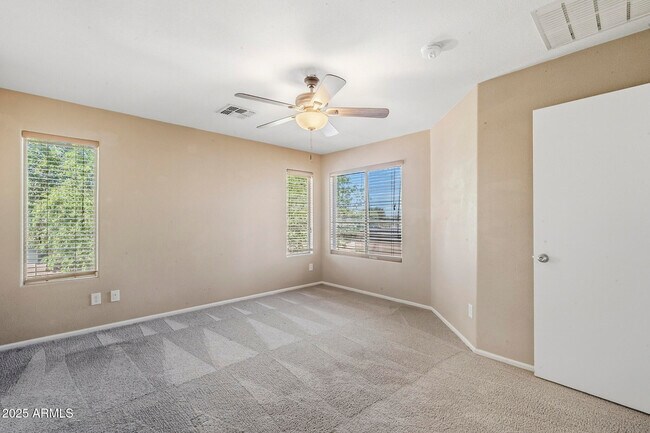 Building Photo - 1090 E Taylor Trail