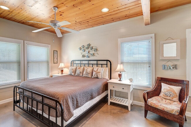 Building Photo - 2606 Eleventh Street-SI ID1023248P