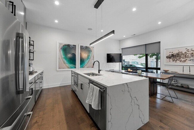 Building Photo - 236 Neruda Ave