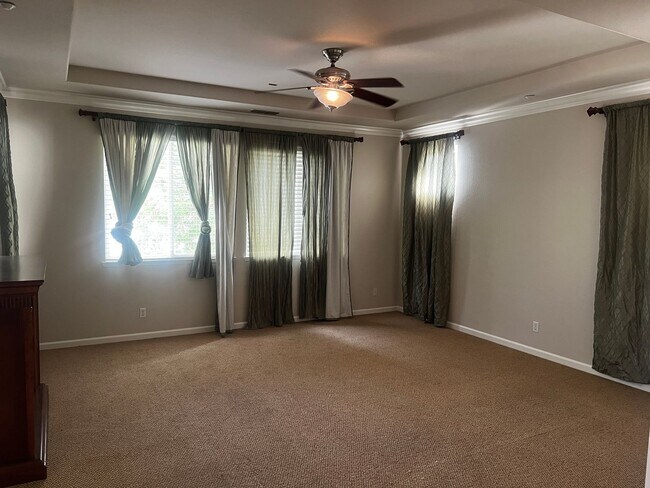 Building Photo - Large, Beautiful Shadow Lakes Home in Court Location