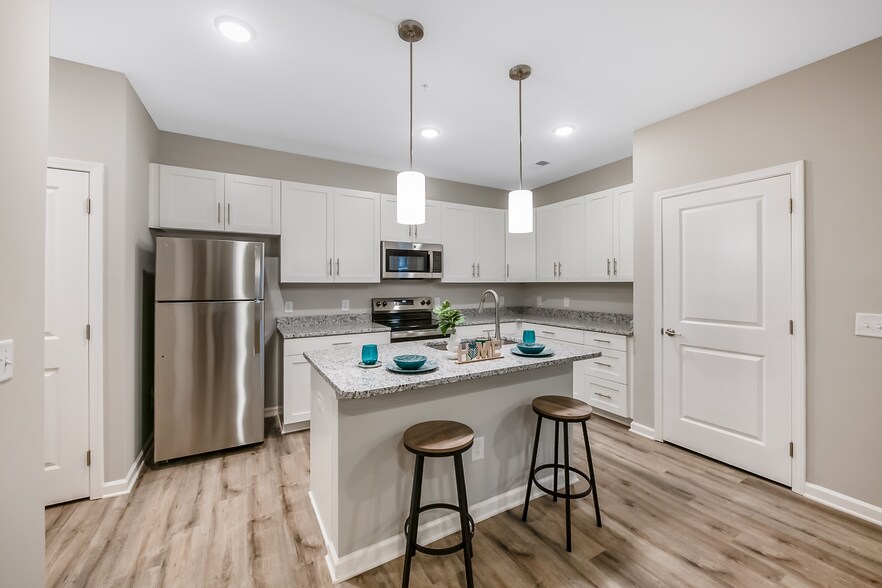 Emerson Point Apartments Model_www.scalaphotography.com-1.jpg - Emerson Point-New