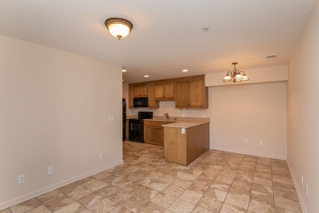 Building Photo - Spacious 2 BD/ 1BA apartment in great location in Downtown Augusta for rent!