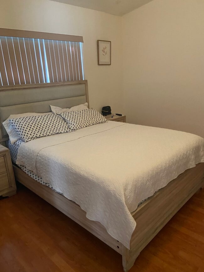 Building Photo - 9641 Riverside Dr