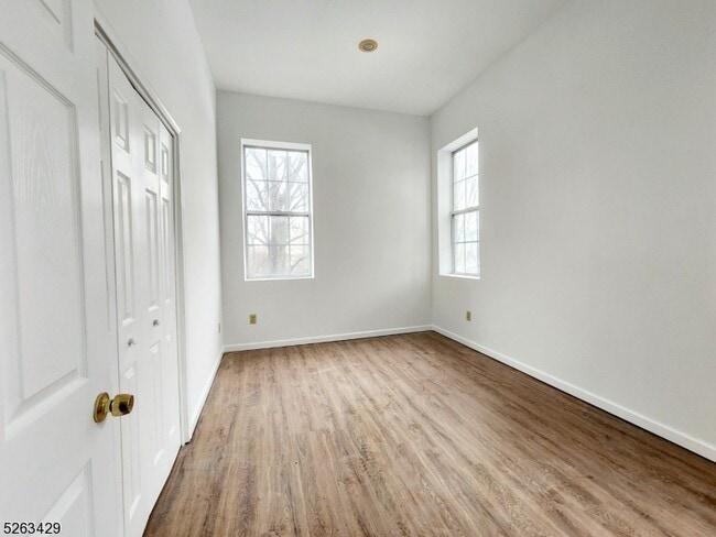 Building Photo - 360 Chambers St