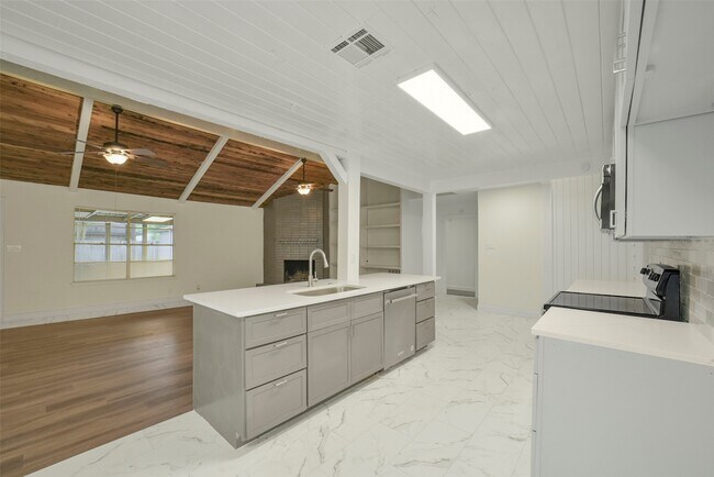 Building Photo - 23122 Whispering Willow Dr