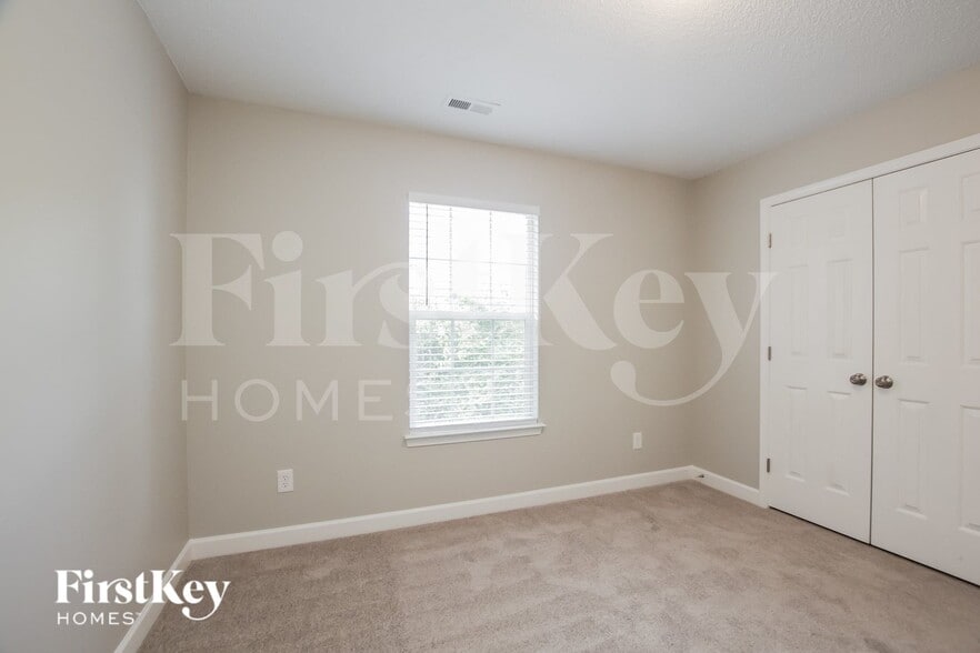 Building Photo - 2819 Rosemeade Dr