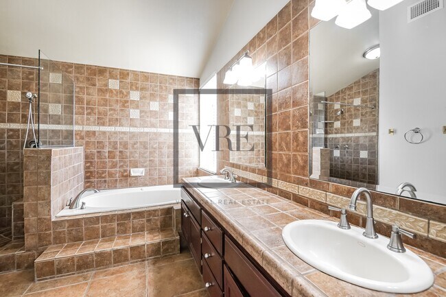 Building Photo - 3142 Tourmaline Ln