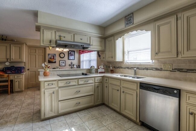 Building Photo - 12439 Piping Rock Dr