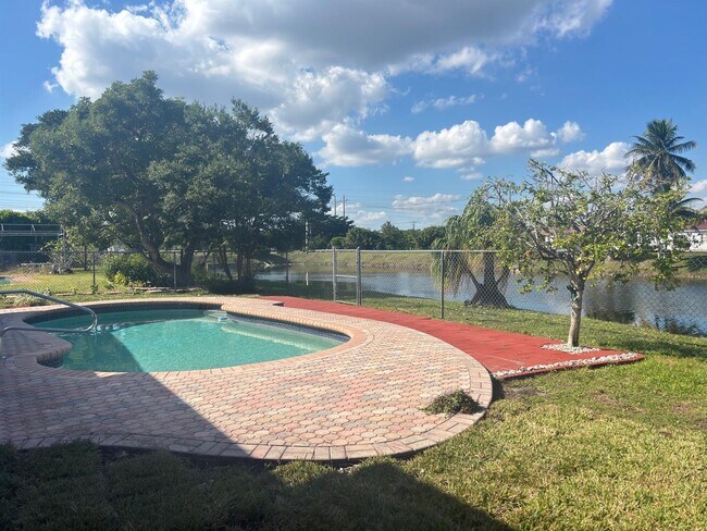 Building Photo - 10935 Gable St