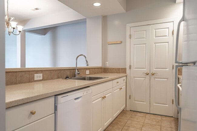 Building Photo - 1733 Woodbrooke Dr