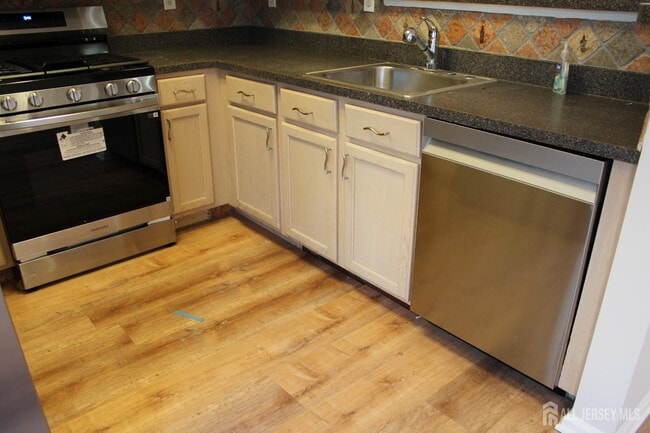 Building Photo - 53 Giera Ct