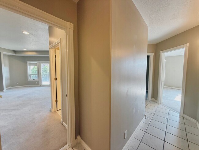 Building Photo - Garden Level in Luxury Home Available Now