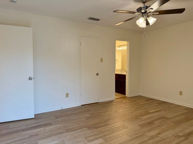 Building Photo - 402 Fawn Trail