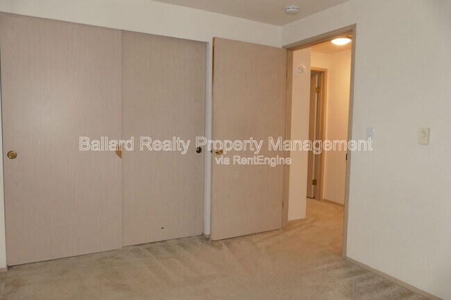 Building Photo - 2244 13th Ave W