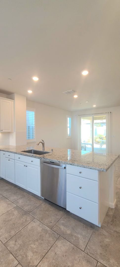 Building Photo - Beautiful Single Story Home in 55 + Commun...