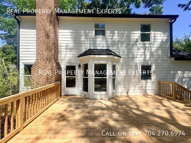 Building Photo - 8509 Golf Ridge Dr