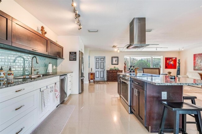 Building Photo - 8761 Ridgeland Dr