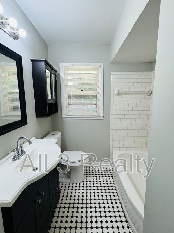 Building Photo - 664 Joryne Dr