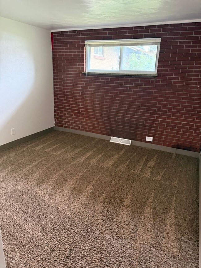 Building Photo - Spacious 2 Bedroom Lakewood Duplex