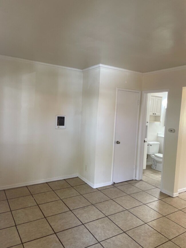 Building Photo - Studio in Pacific Beach Apartment Community