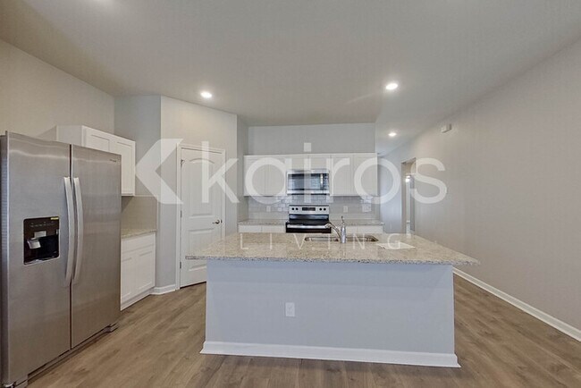 Building Photo - 417 Mango Dr