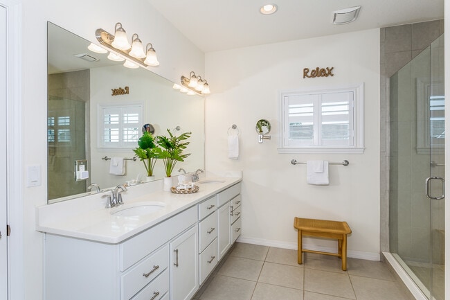 Building Photo - 6584 Carlinga Dr