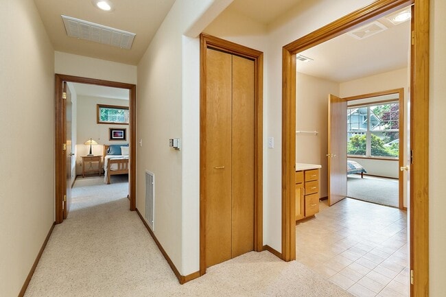 Building Photo - Mountain Meadows 2 Bedroom, 2 Bath Condomi...