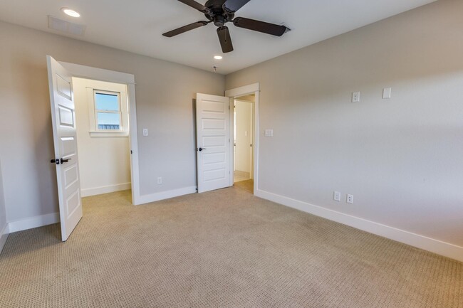 Building Photo - 2217 Seabiscuit Cv