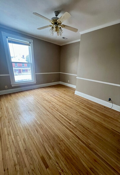 Building Photo - 1112 E Walnut St