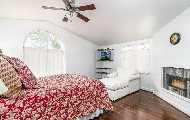 Building Photo - COMPLETELY REMODELED 3 Beds+2.5 Baths 2-st...